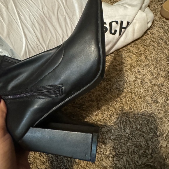 Boots - Picture 4 of 5